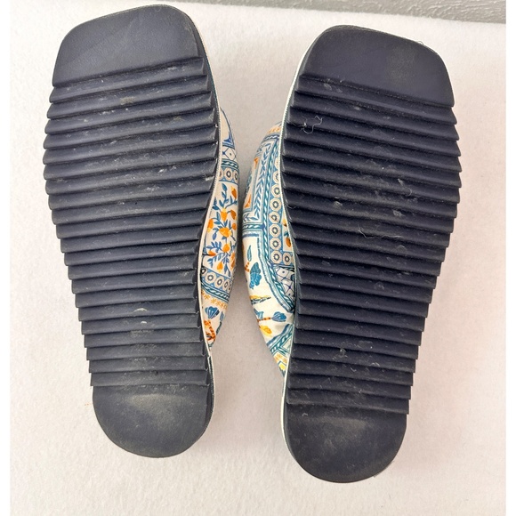 Farm Rio Navy White Floral Puffy Rubber Sole Flip Flop, 9 - Picture 7 of 8